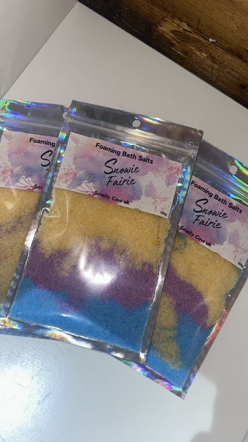 Foaming bath salts